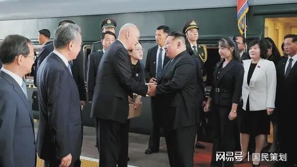 金正恩首次携带女儿金主爱访华，释放什么信号？